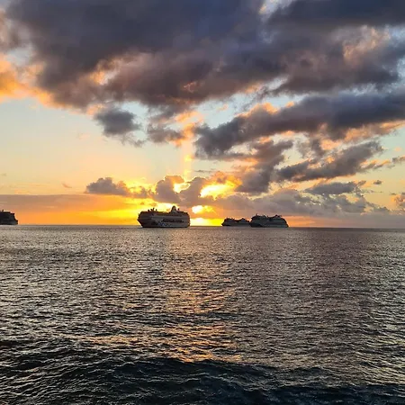 Pequeno Paraiso Frente Al Mar Playa Chica 아파트 *